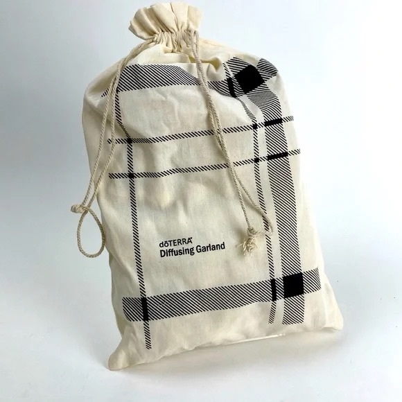 New doTERRA DIFFUSING GARLAND 9’ Organic Wool Made In Nepal Ivory New In Bag - Picture 7 of 8